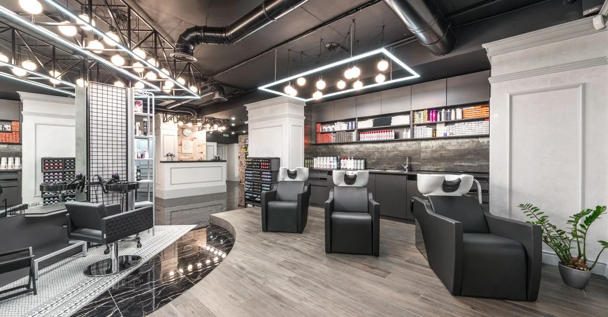 Symbolbild eines ruhig eingerichteten Friseursalons